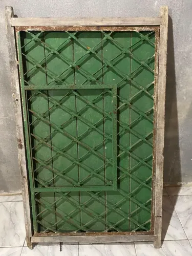Janelão com grade 