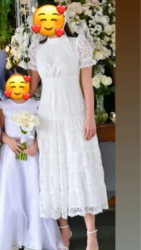 Vestido midi na cor branca, tamanho P