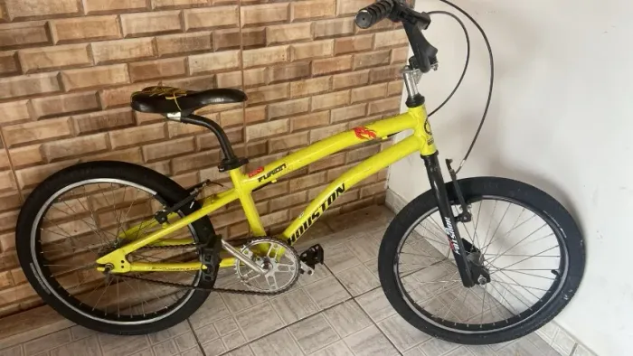 BICICLETA INFANTIL HOUSTON MODELO Furion Aro 20 - Amarelo
