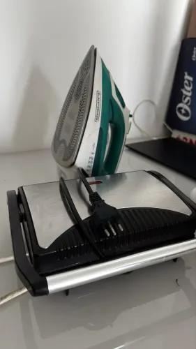 Sanduicheira e Grill Britânia + Ferro de passar Black&Decker