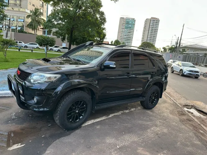 Toyota Hilux SW4 SRV D4-d 4X4 3.0 TDI Dies. AUT 2013