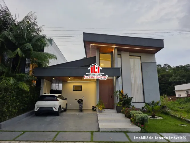 Casa no Morada dos Pássaro com 3 Suítes 196m² com Piscina na Ponta
