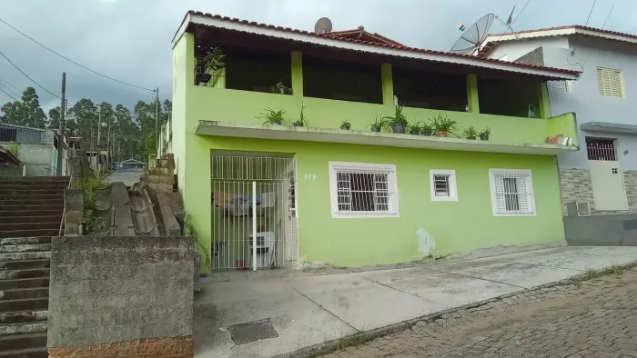 casa 4 dorms + edícula em Piracaia SP
