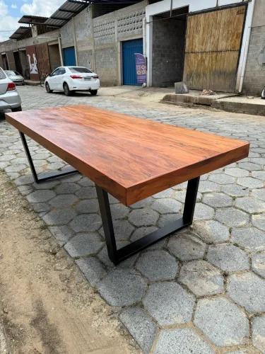 Mesa madeira demolição peroba rosa (pés de metalom)