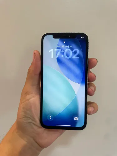 iPhone 12 Pro 128GB com detalhe 