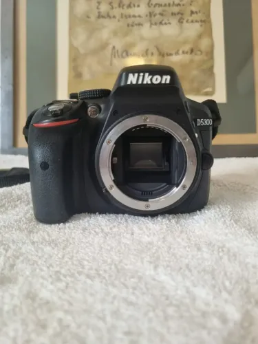 Câmera Nikon D5300 (24.2MP + Wi-Fi + GPS)
