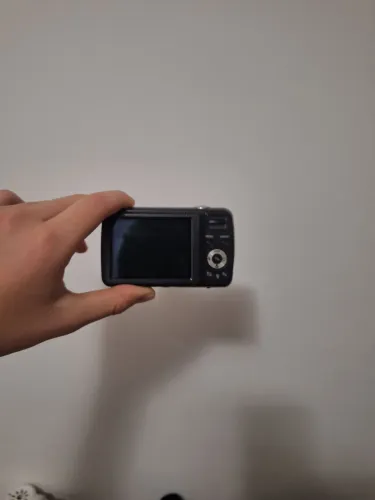 Camera modelo "cybershot" sansung PL20. Vem com tripé