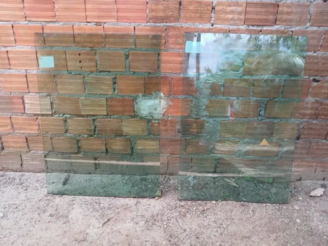 Janela de vidro 115cm x 83cm.