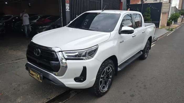 Hilux SRX 2024 baixo km garantia de 10 anos