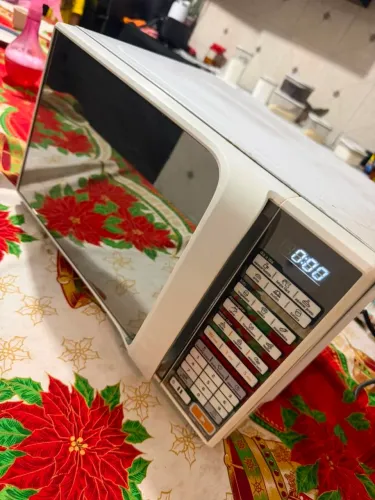 Microondas, funcionando perfeitamente espelhado