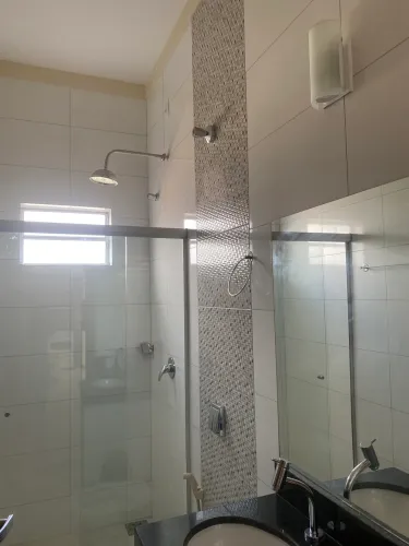 Alugo apartamento (quarto) para dividir - mulher