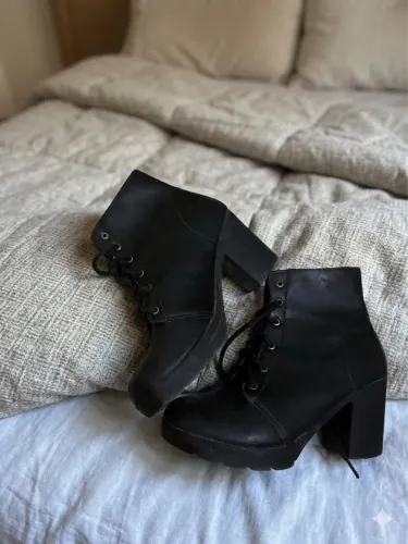 Bota preta cano baixo 