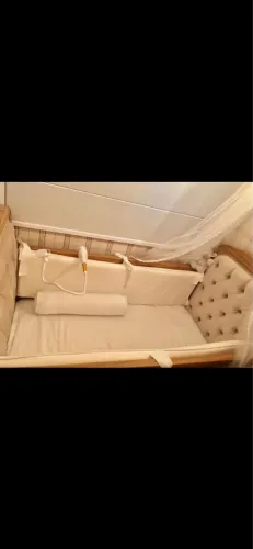 Vendo jogo de quarto completo estilo colonial todo madeira pura 