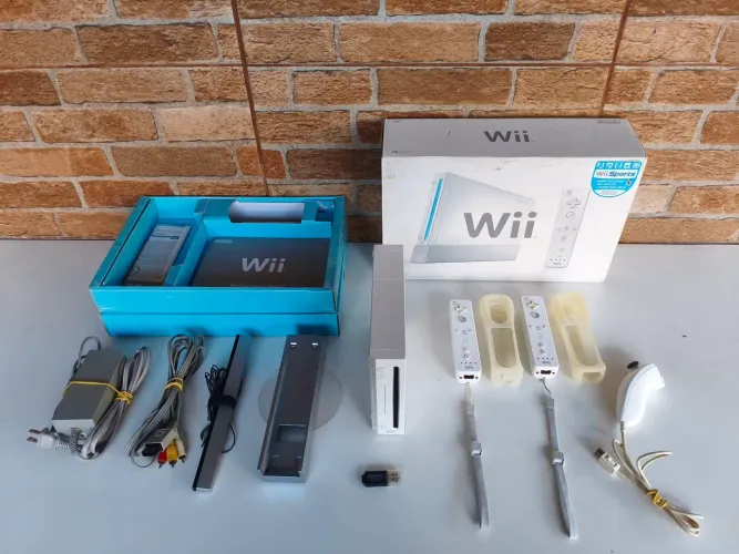 Nintendo Wii desbloquead0 com caixa e vários jogos