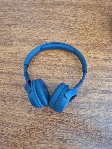 Fone JBL Tune 520 Bluetooth azul sem fio