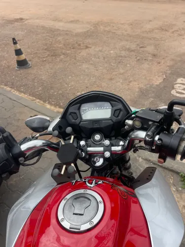 Titan 160 com partida e freio a disco e rodas de liga leve