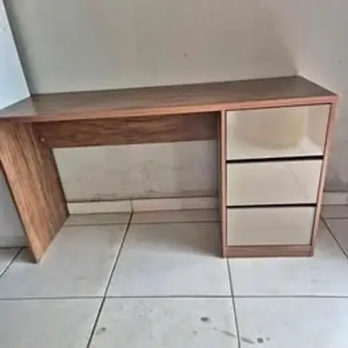 Escrivaninha Ana 3 gavetas Novo pronta Entrega