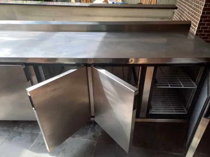 Balcão refrigerado inox .