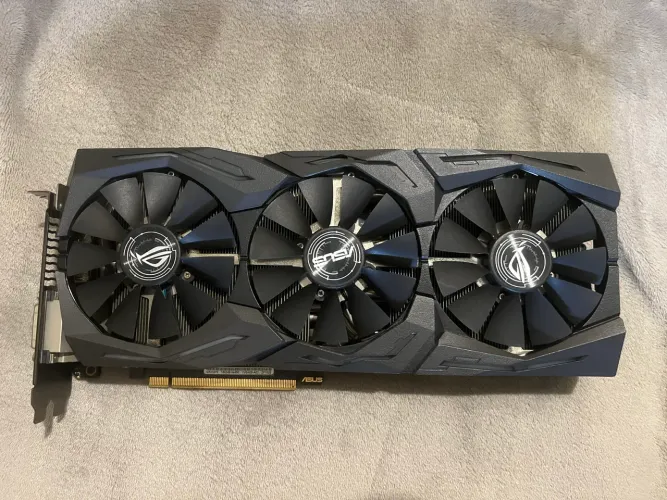 Placa de vídeo GTX 1070 8Gb ROG STRIX triple fan