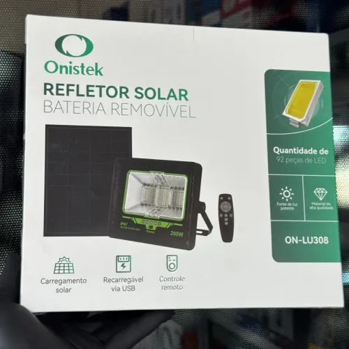 Luminária Refletor 200W com placa solar e controle remoto 