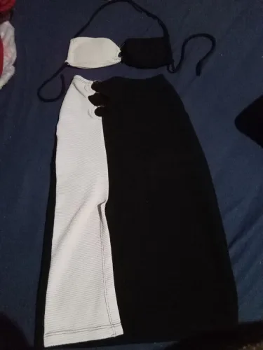 Estou vendendo um conjunto de saia e tope pois comprei e não serviu estou pedindo 100