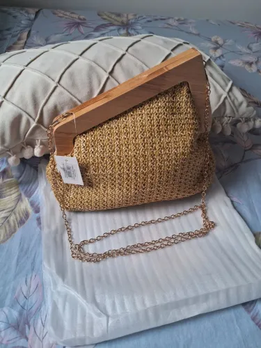 Bolsa lateral nova, detalhe de madeira