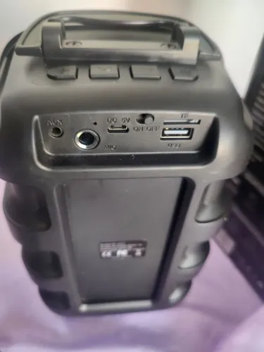 Vendo alto falante portátil em perfeita condições .