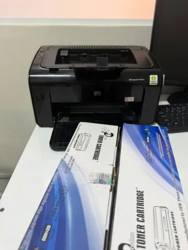Impressora HP nova Acompanha 2 tones carregados, funcionando normalmente
