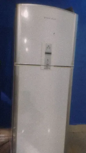 Vendo geladeira em ótimo estado.