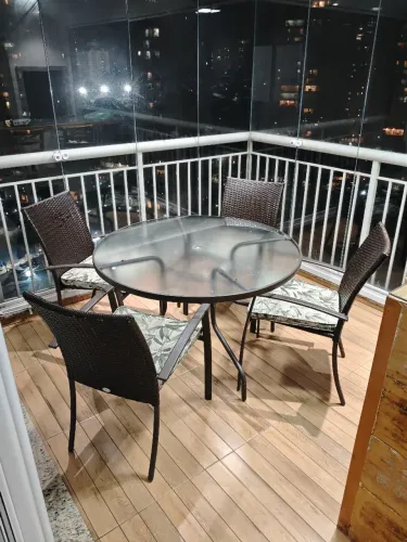 Mesa com 4 cadeiras