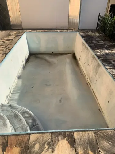 REFORMA E PINTURA DE PISCINA DE FIBRA
