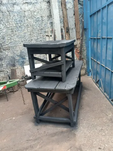 Vendo essas duas bancas para montagem de motores.