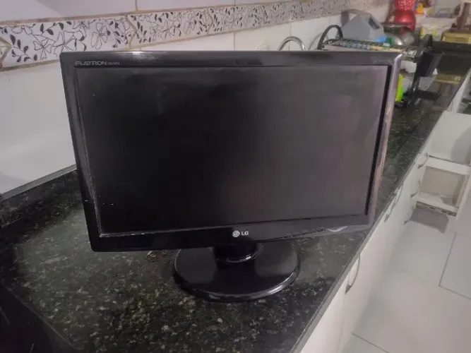 Vendo monitor LG 20 polegadas funcionando ok