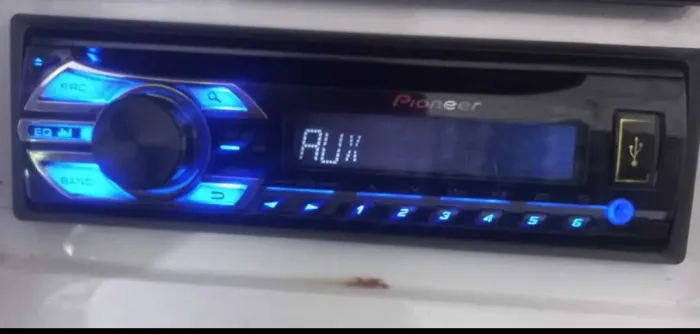 Radio pioneer bem conservado