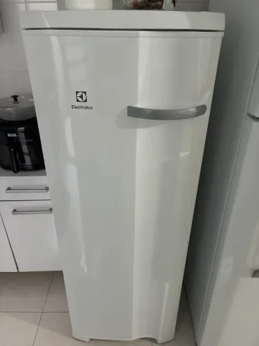 Vendo um freezer horizontal da Electrolux F23 197L 127w em ótimo estado