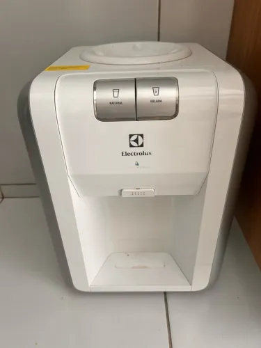 Gelagua de mesa Electrolux usado