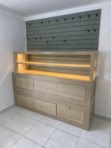 Movel Expositor de Madeira Naval com Led - Seminivo