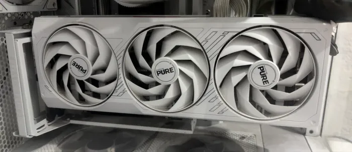 Placa de vídeo RX 7900 GRE 16GB