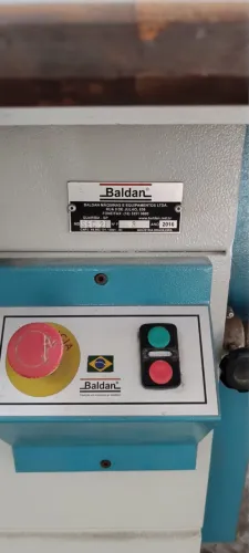 Máquina Esquadrejadeira com eixo Inclinavel