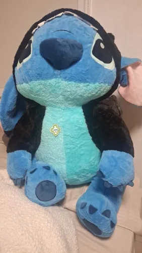 Pelúcia Gigante Stitch com fantasia do banguela<br>Altura 90 CM.<br>350 reais