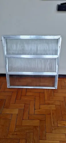 Estou vendendo um basculante 80x80, por R$ 100. Quem tiver interesse, é só me chamar! ?