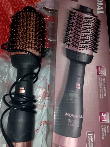 Escova que seca e modela, marca : mondial.