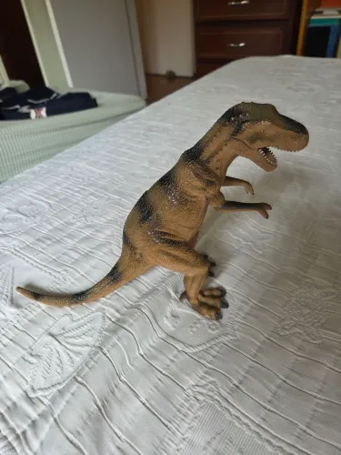 Dinossauro de plástico