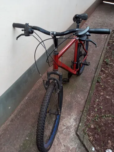 Bicicleta aro 26 avariada