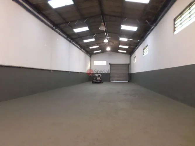 Galpão comercial na Vila Guilhermina, com 425 m² e 2 saídas