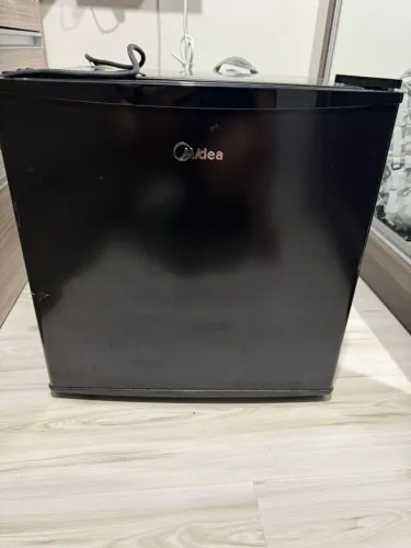 Frigobar Midea 45L Preto - Excelente Estado | Pouco Uso | R$ 500