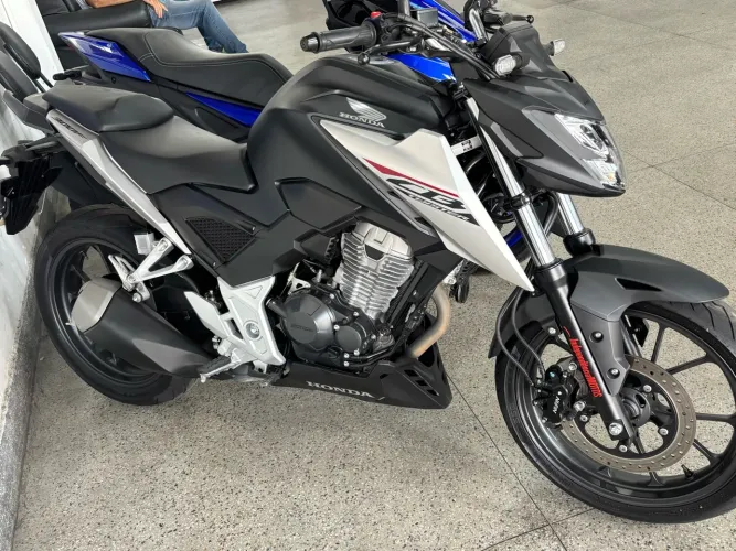 CB 300F