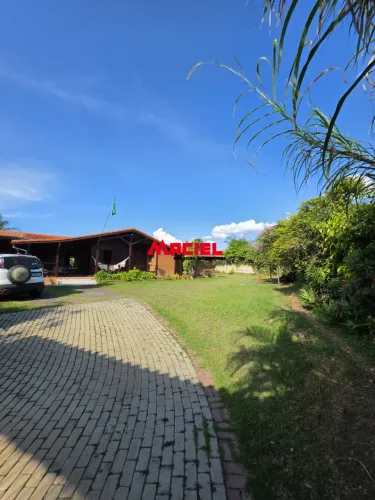 Chácara cinematográfica com arquitetura enxaimel, lazer completo e mais de 2.000m² de terr