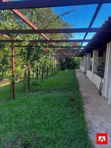Chácara à Venda na Área Rural em Capivari com 3 Quartos, 3 Banheiros Sociais e Varanda Gou