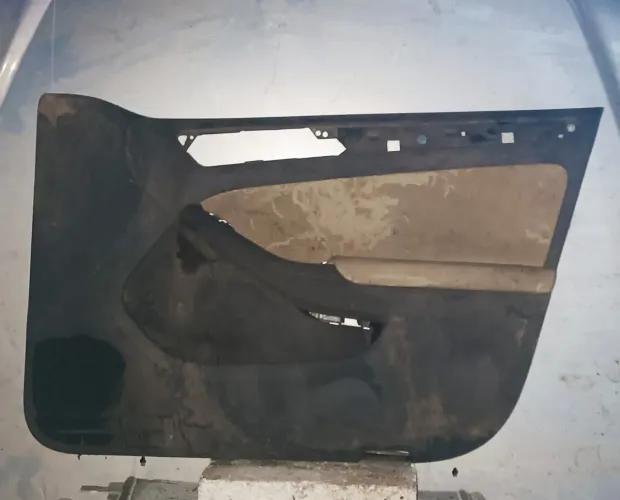 Forro Porta Dianteiro Direito Volkswagen Jetta<br><br>2012 5c786701 (Usado)